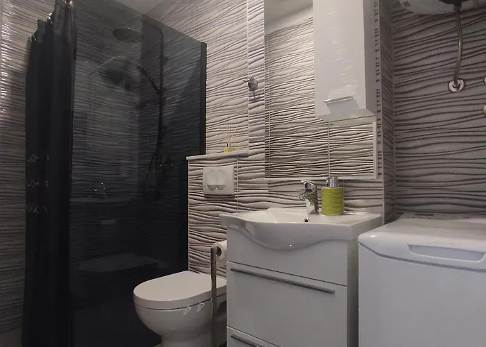 Gogo, Free Parking, Self Check-in Apartment