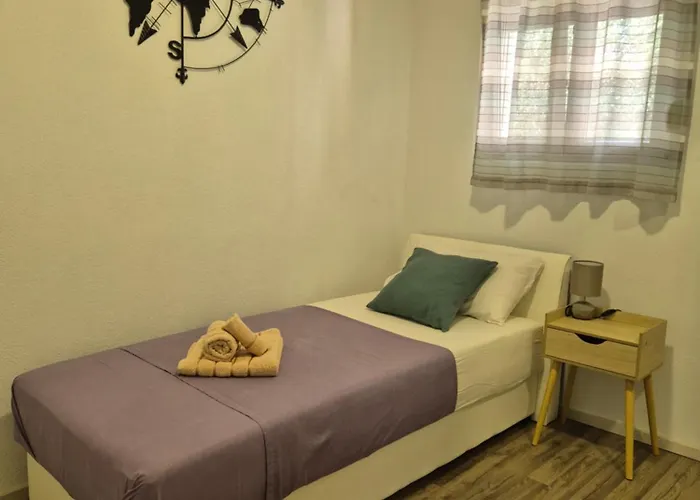 Gogo, Free Parking, Self Check-in *